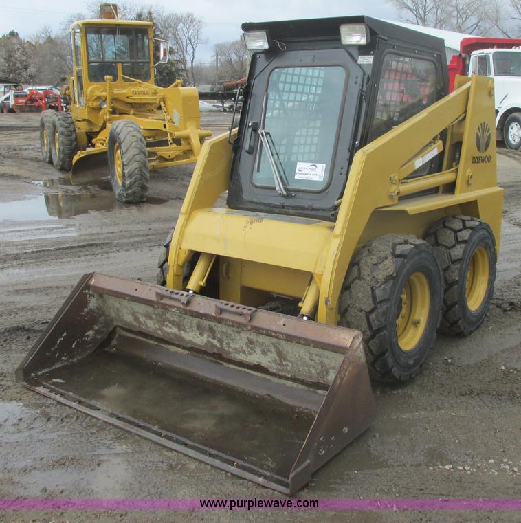 image for item E5309 1997 Daewoo DSL8D1 skid steer