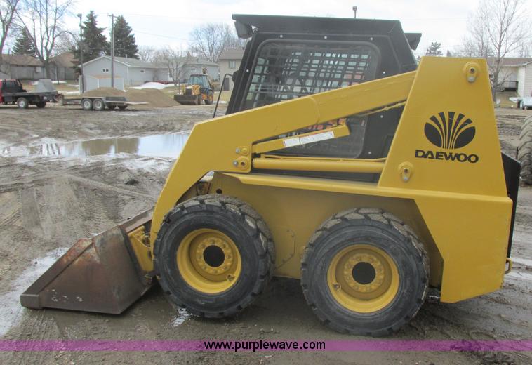 image for item E5309 1997 Daewoo DSL8D1 skid steer