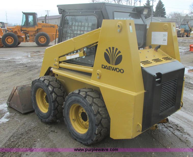 image for item E5309 1997 Daewoo DSL8D1 skid steer