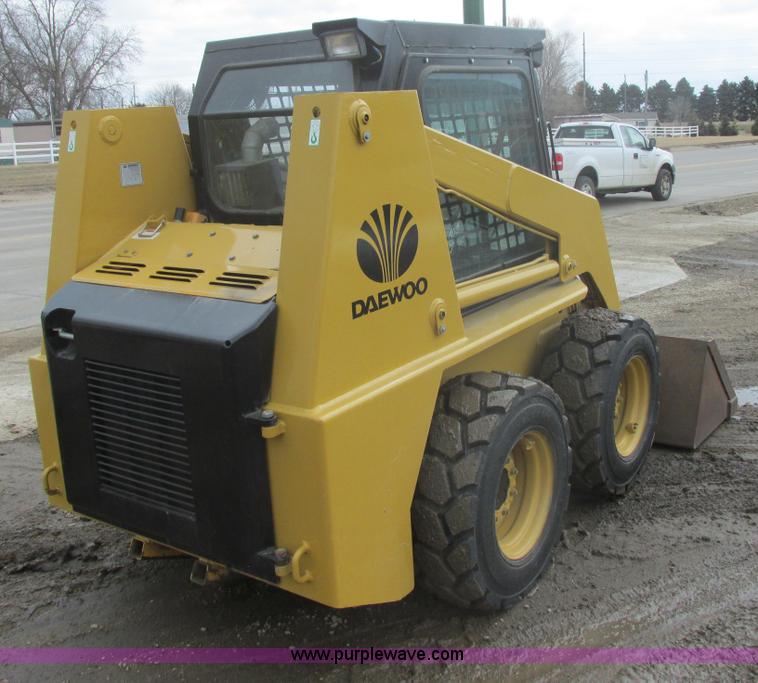 image for item E5309 1997 Daewoo DSL8D1 skid steer