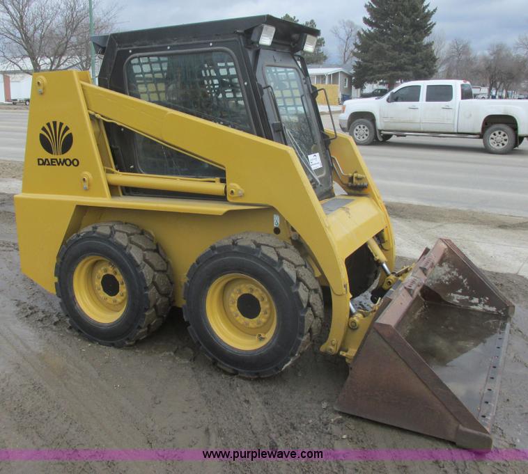 image for item E5309 1997 Daewoo DSL8D1 skid steer