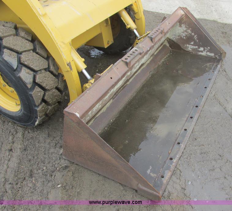 image for item E5309 1997 Daewoo DSL8D1 skid steer