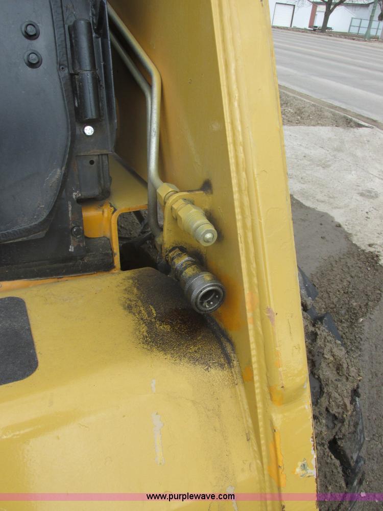 image for item E5309 1997 Daewoo DSL8D1 skid steer