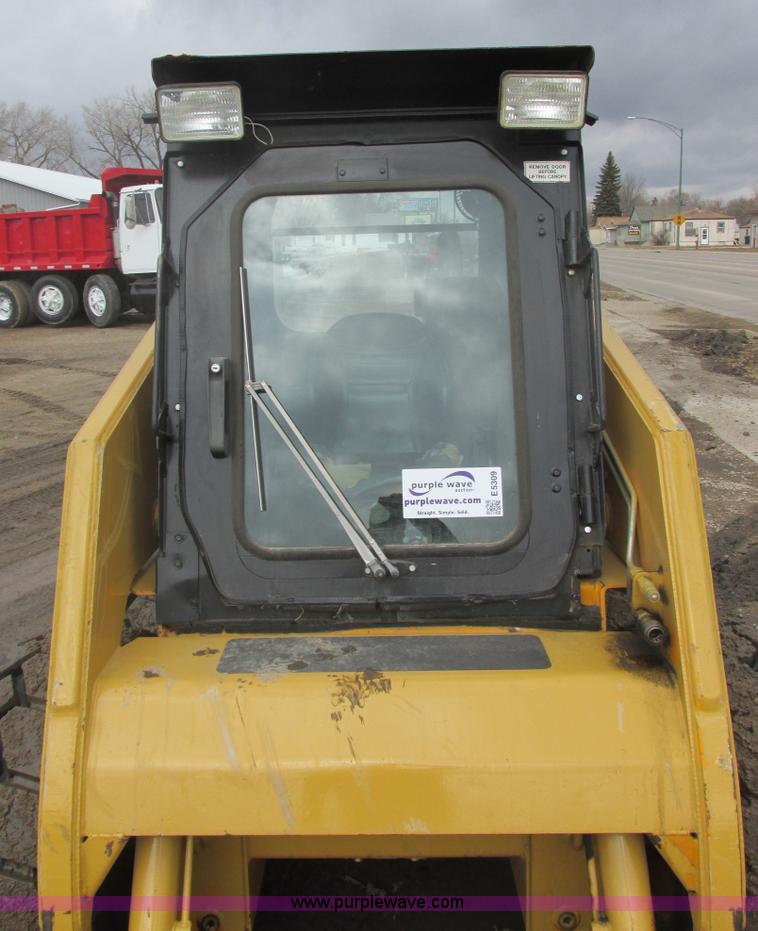 image for item E5309 1997 Daewoo DSL8D1 skid steer