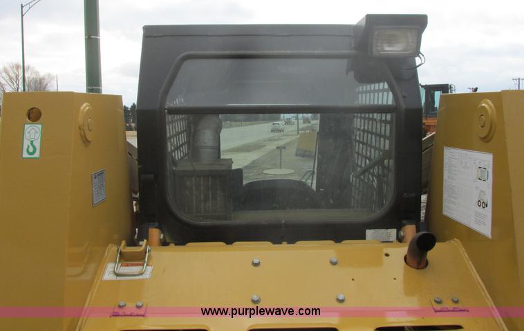 image for item E5309 1997 Daewoo DSL8D1 skid steer