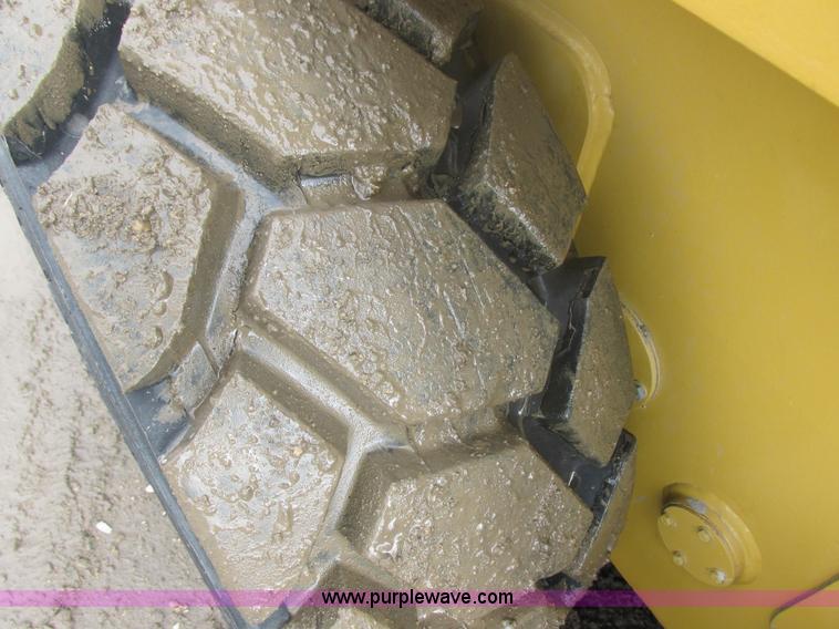 image for item E5309 1997 Daewoo DSL8D1 skid steer