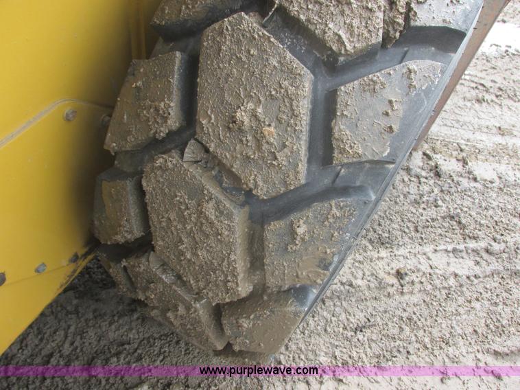 image for item E5309 1997 Daewoo DSL8D1 skid steer