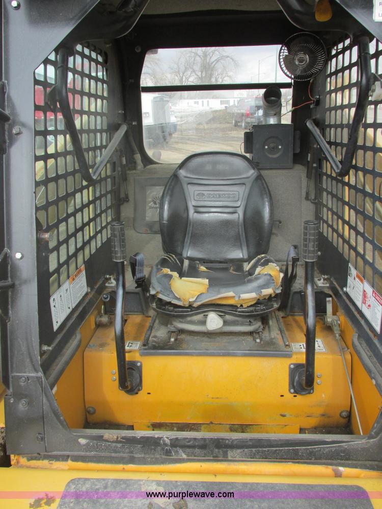 image for item E5309 1997 Daewoo DSL8D1 skid steer