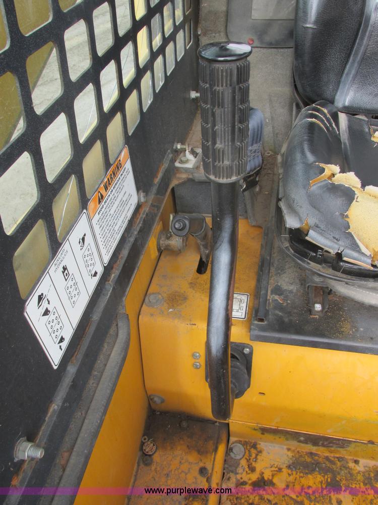 image for item E5309 1997 Daewoo DSL8D1 skid steer