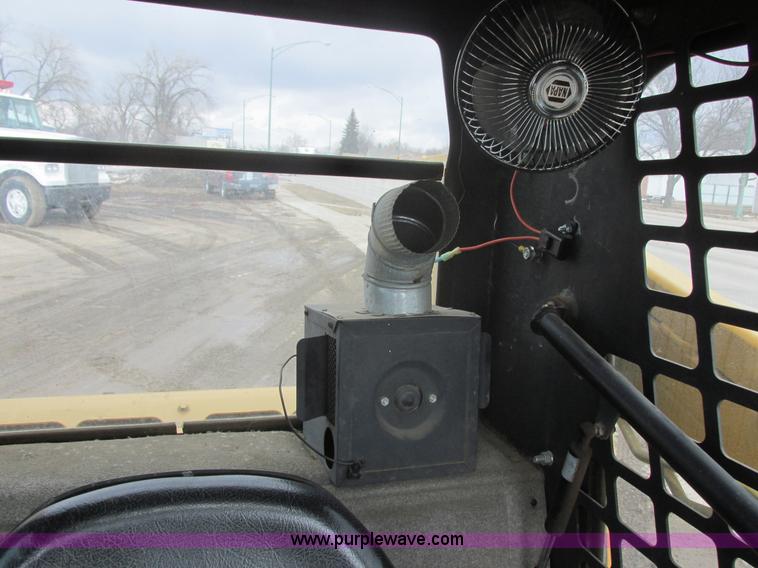 image for item E5309 1997 Daewoo DSL8D1 skid steer