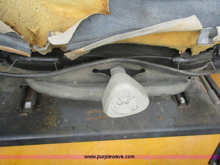 image for item E5309 1997 Daewoo DSL8D1 skid steer