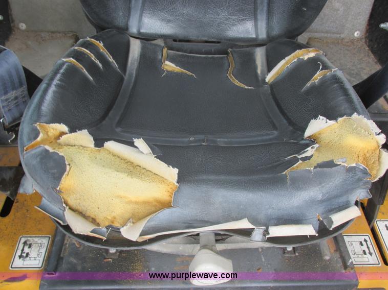 image for item E5309 1997 Daewoo DSL8D1 skid steer