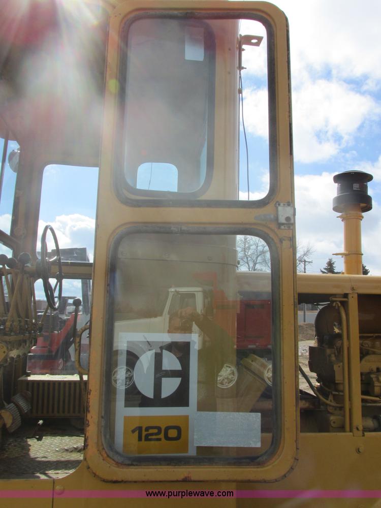 image for item E5310 1967 Caterpillar 120 motor grader