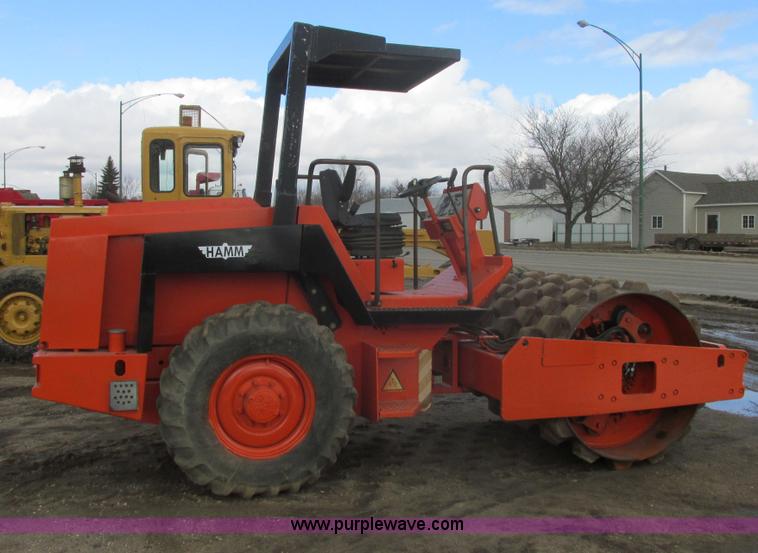 image for item E5311 Hamm 3012DS vibratory pad foot compactor