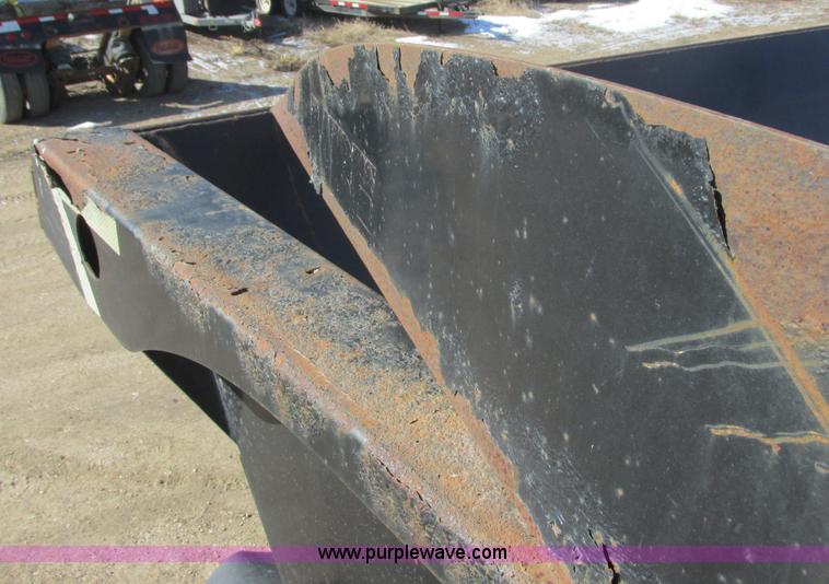 image for item E5414 2003 Smithco 3000VC triple axle side dump trailer