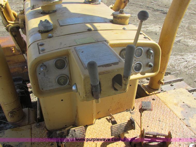 image for item E5416 1968 Caterpillar D6C dozer
