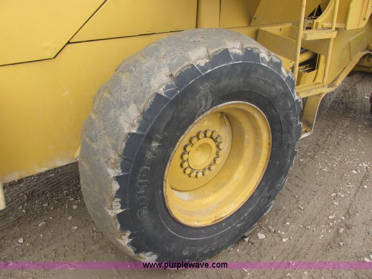 image for item E5429 1998 Caterpillar IT28G loader