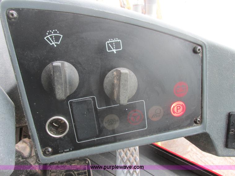 image for item E5429 1998 Caterpillar IT28G loader