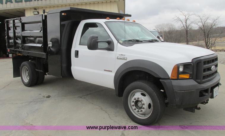 image for item F4866 2006 Ford F550 dump bed truck