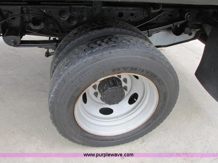 image for item F4866 2006 Ford F550 dump bed truck