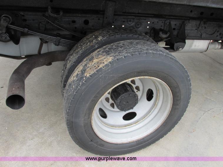 image for item F4866 2006 Ford F550 dump bed truck