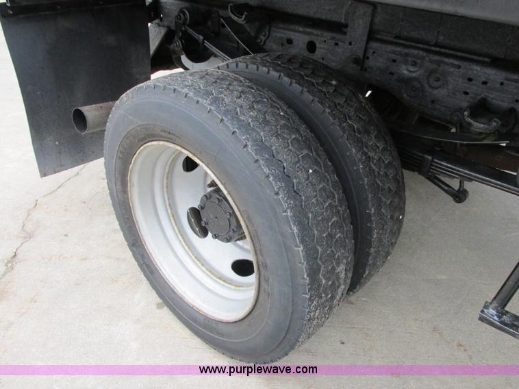 image for item F4866 2006 Ford F550 dump bed truck