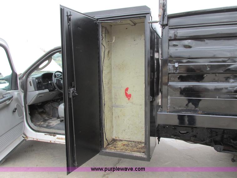 image for item F4866 2006 Ford F550 dump bed truck