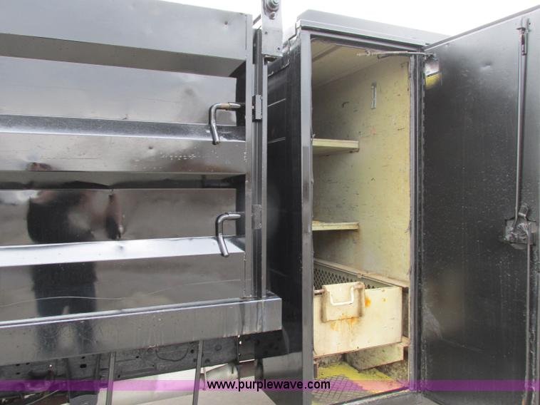 image for item F4866 2006 Ford F550 dump bed truck