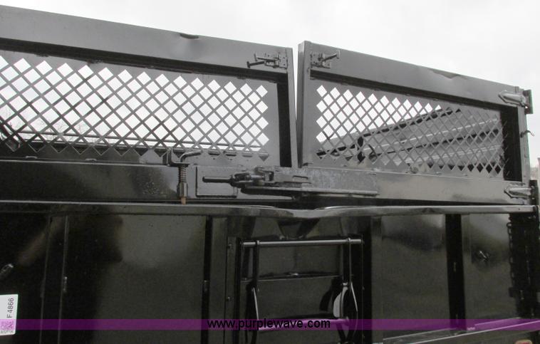 image for item F4866 2006 Ford F550 dump bed truck