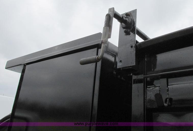 image for item F4866 2006 Ford F550 dump bed truck