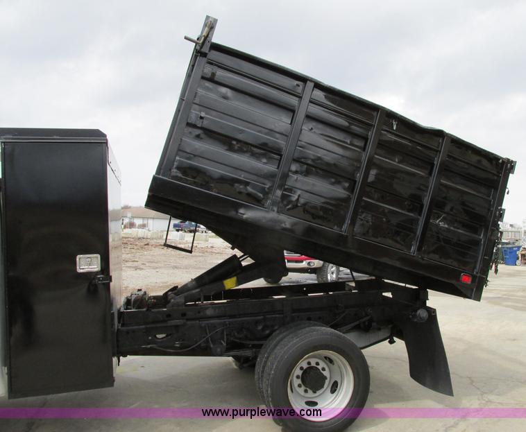 image for item F4866 2006 Ford F550 dump bed truck