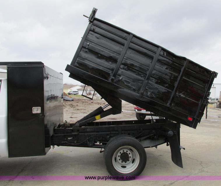 image for item F4866 2006 Ford F550 dump bed truck