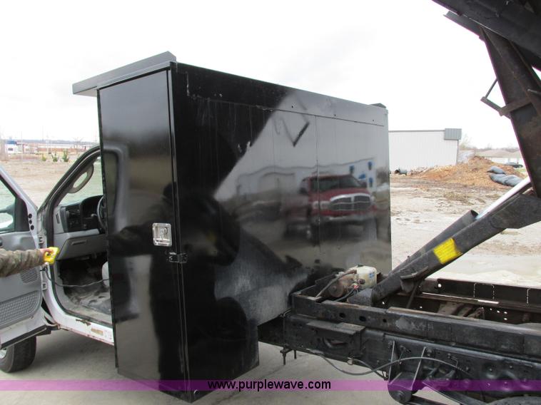 image for item F4866 2006 Ford F550 dump bed truck