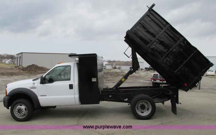 image for item F4866 2006 Ford F550 dump bed truck