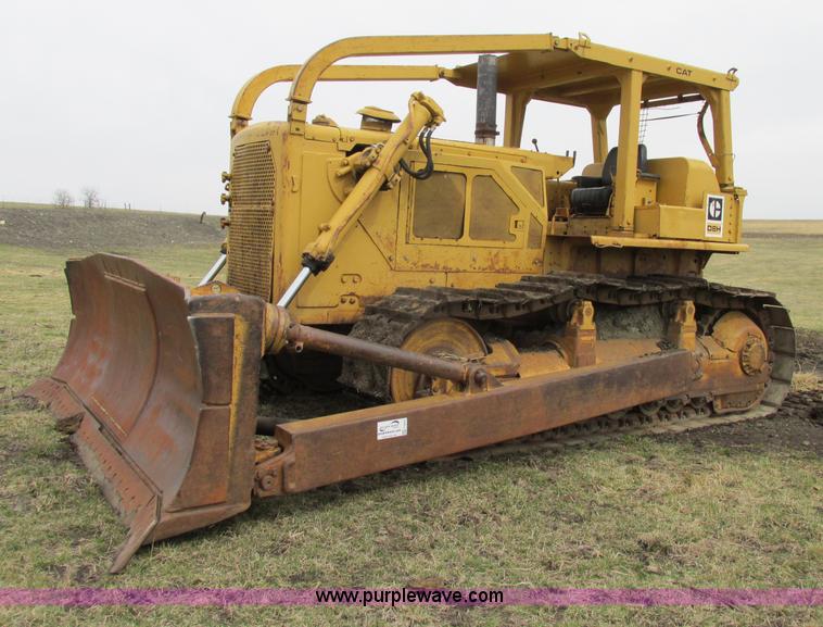 image for item F4872 1973 Caterpillar D8H Series H dozer