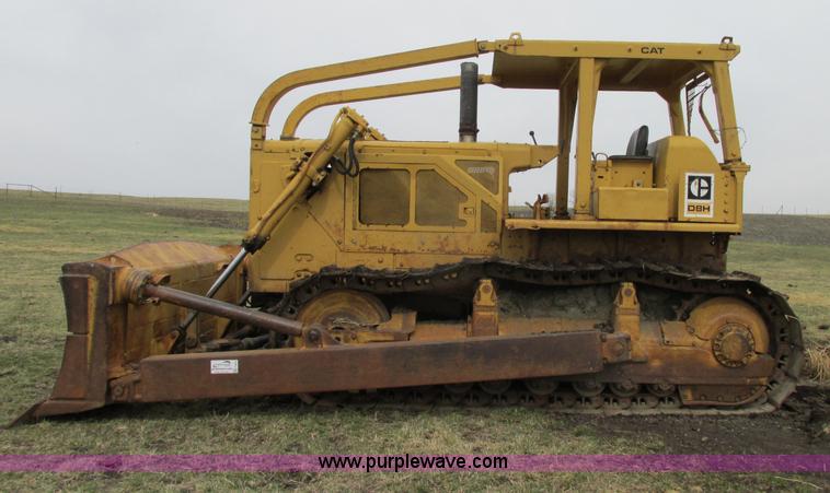 image for item F4872 1973 Caterpillar D8H Series H dozer