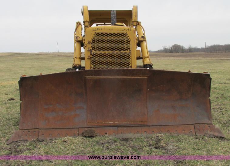 image for item F4872 1973 Caterpillar D8H Series H dozer