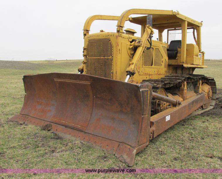 image for item F4872 1973 Caterpillar D8H Series H dozer