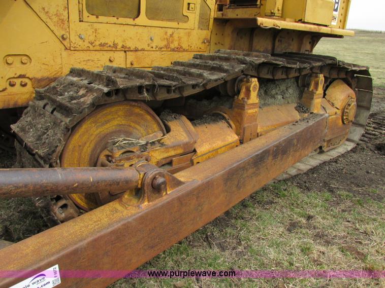 image for item F4872 1973 Caterpillar D8H Series H dozer