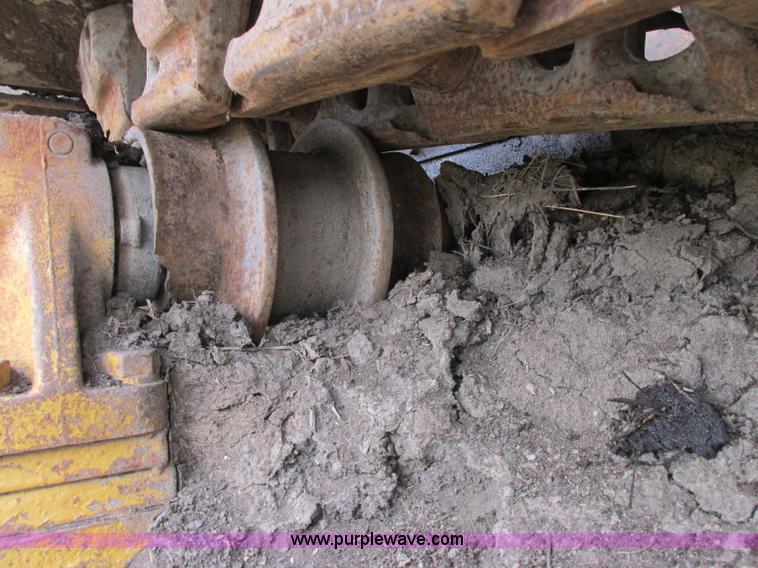 image for item F4872 1973 Caterpillar D8H Series H dozer