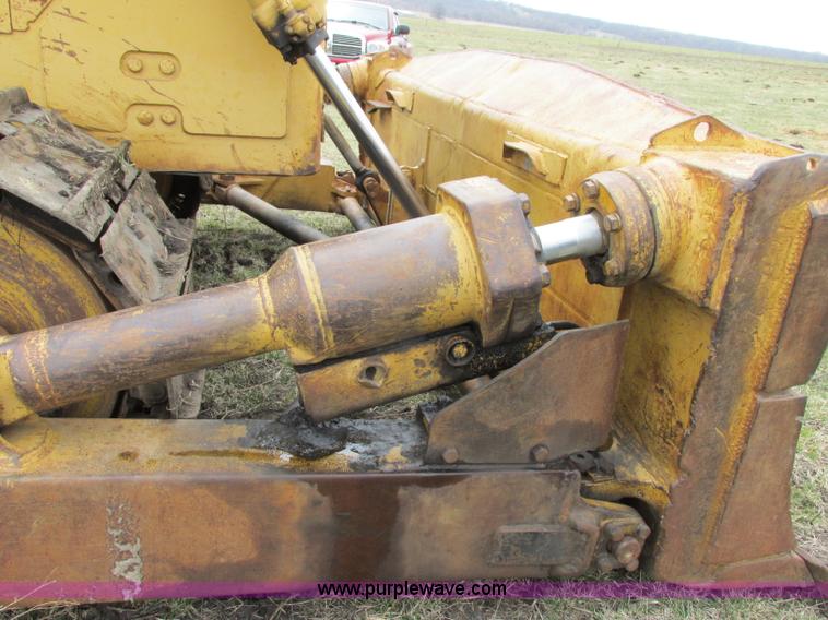 image for item F4872 1973 Caterpillar D8H Series H dozer