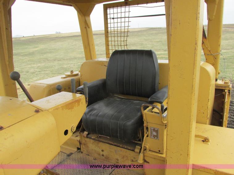 image for item F4872 1973 Caterpillar D8H Series H dozer