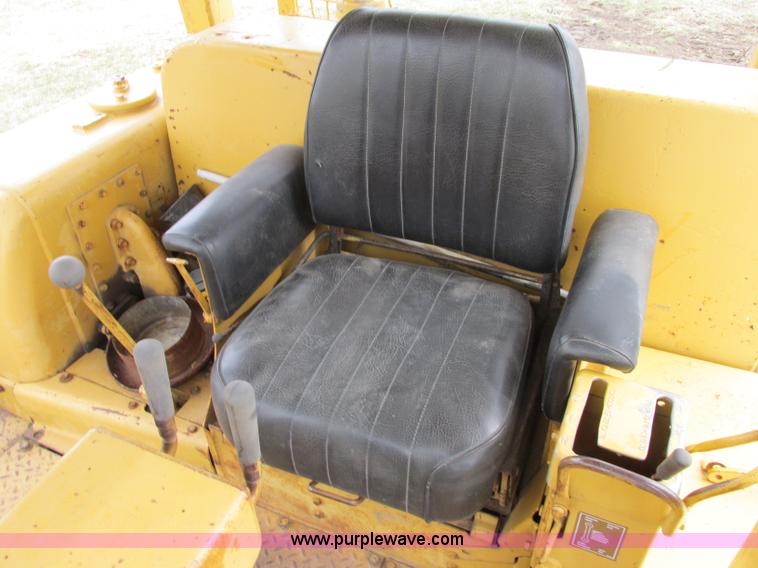 image for item F4872 1973 Caterpillar D8H Series H dozer