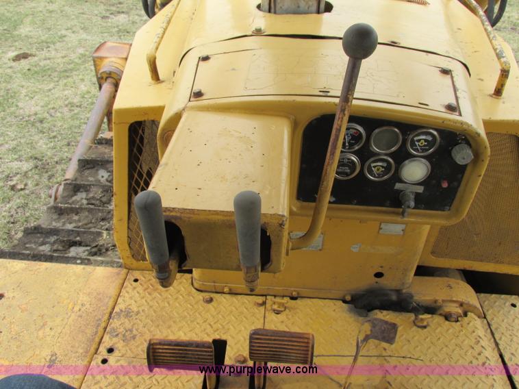 image for item F4872 1973 Caterpillar D8H Series H dozer