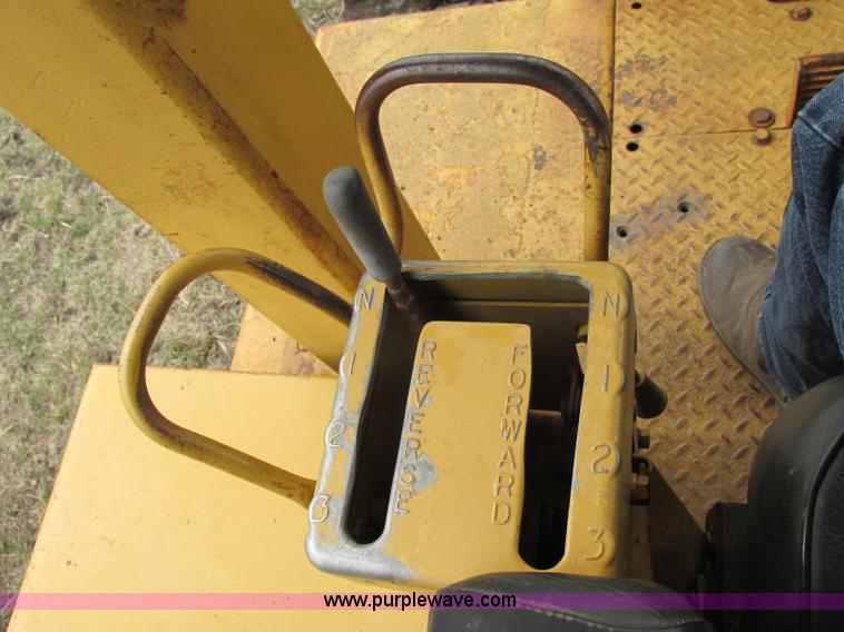 image for item F4872 1973 Caterpillar D8H Series H dozer
