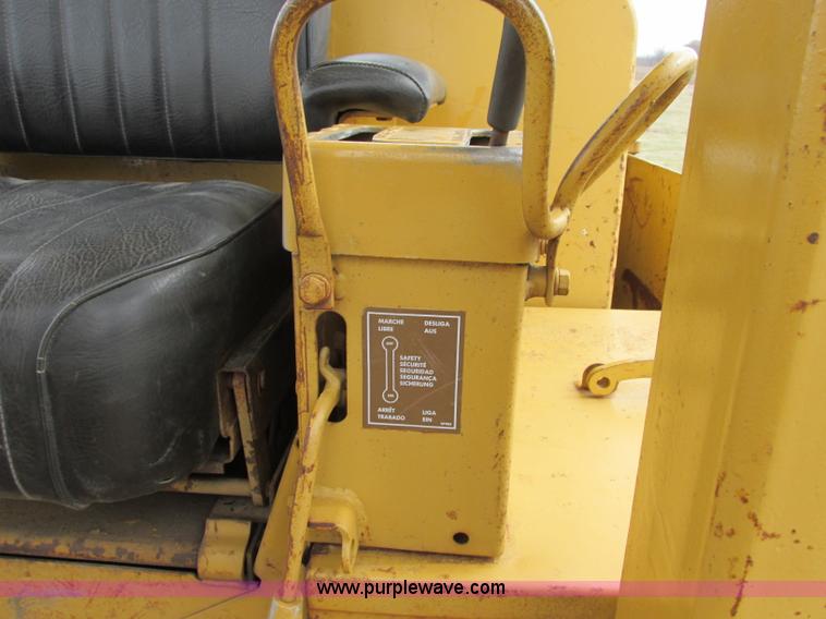 image for item F4872 1973 Caterpillar D8H Series H dozer