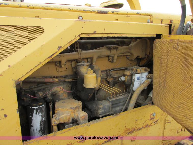image for item F4872 1973 Caterpillar D8H Series H dozer