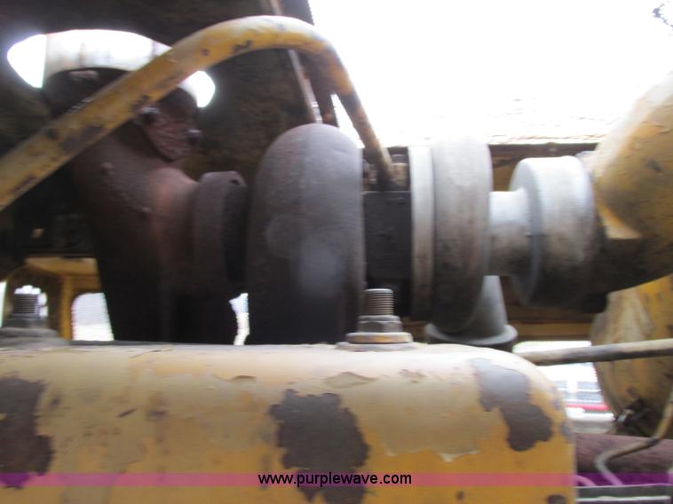 image for item F4872 1973 Caterpillar D8H Series H dozer