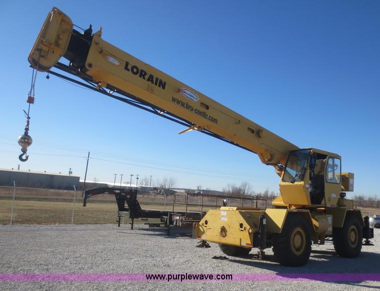 image for item F6844 1990 Lorain LRT275D crane