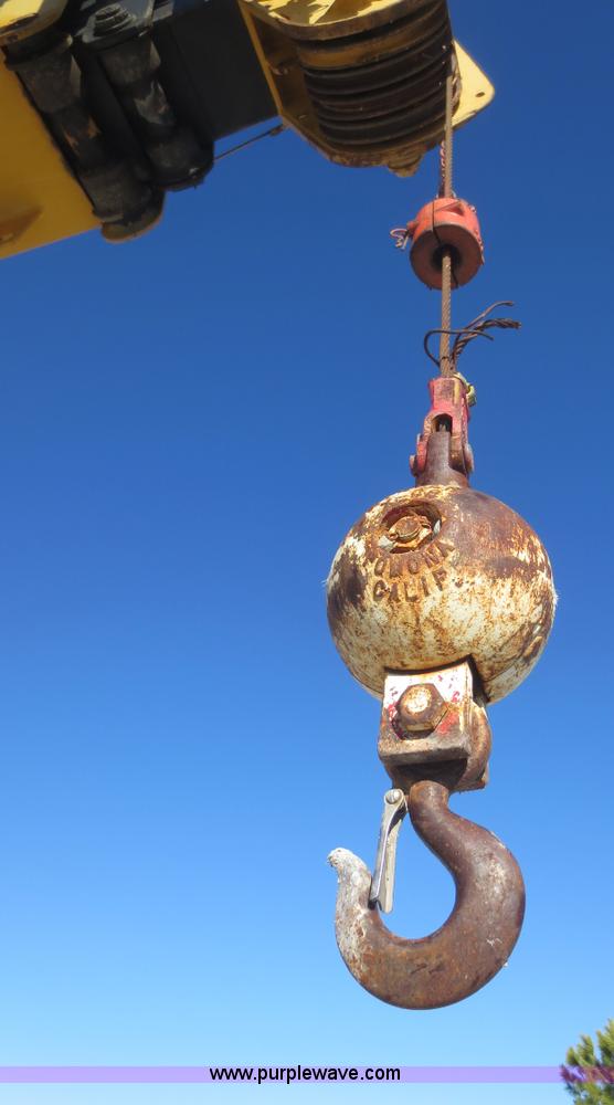 image for item F6844 1990 Lorain LRT275D crane